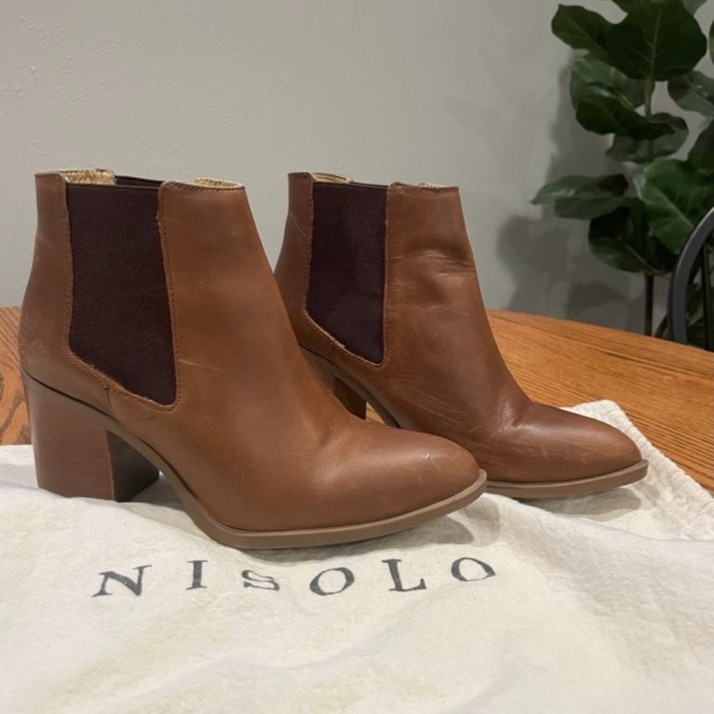 Nisolo 8.5W Heeled Chelsea Commuter Boot